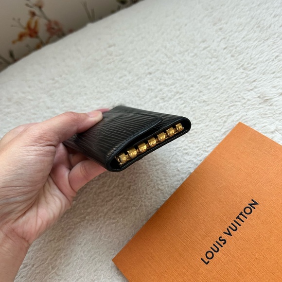 Excellent LV Epi leather 4 key holder - Picture 5 of 6
